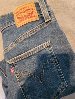 Levi’s Ribcage Straight Ankle 28x27 Button Fly Jeans S110783 Light Wash EUC